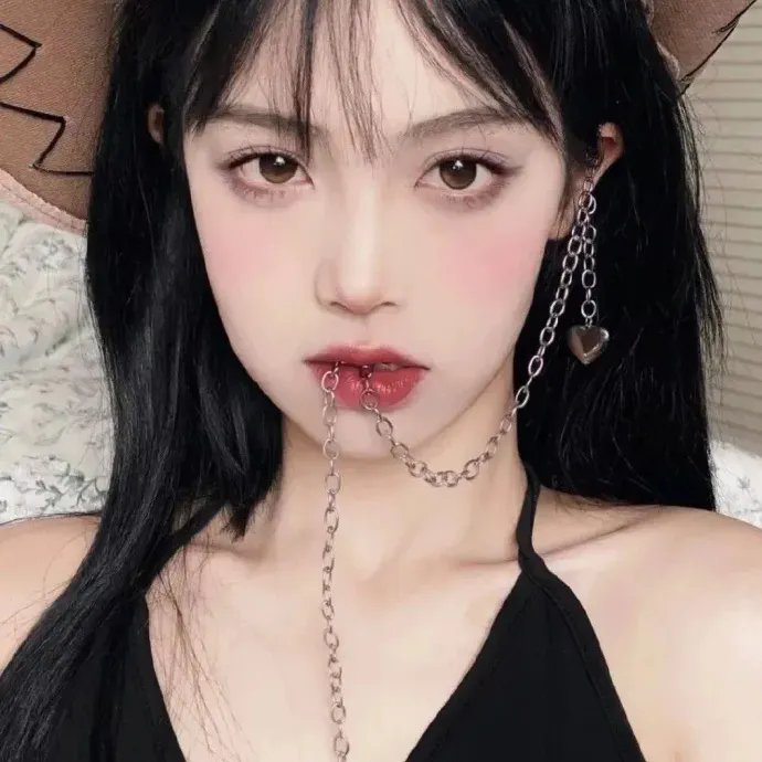 隔壁的吸血鬼美眉